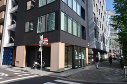 ◆新日本橋駅徒歩２分◆国道沿い路面店・角地の好立地！◆カフェ・物販・クリニックにオススメ◆専用駐車・駐輪スペースあり