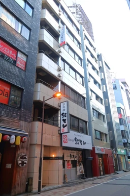 ◆神田駅東口すぐ！◆神田一番街・ふれあい通り沿い◆造作譲渡無償◆教室・クリニック他サービス店舗ご相談可◆24時間利用可外観