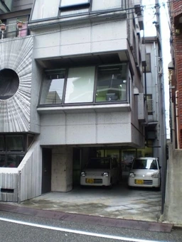 駅近の1棟貸事務所　駐車場付き（4台）外観