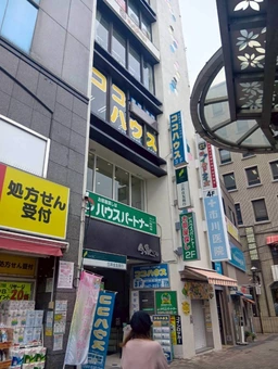 市川駅北口ロータリー　サービス店舗用外観