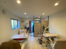 人気のキャットストリート沿いのネイルサロンの居抜き店舗です。外観