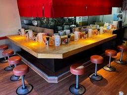 駅徒歩9分！視認性抜群の1階路面店！！内装美麗！ラーメン屋居抜き物件！外観