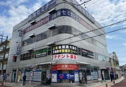 成瀬駅徒歩1分　角地のテナントビル　事務所仕様外観