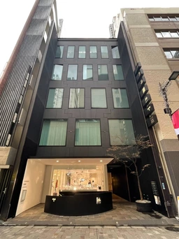 銀座駅徒歩1分の好立地！あづま通り沿いのデザイナーズ物件で、希少なエステサロンの居抜きです！外観