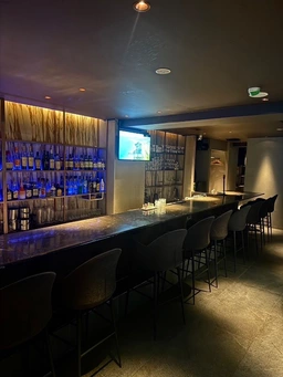 六本木駅 徒歩2分 現況:バー居抜き物件 【風営法取得可・カラオケ可・営業時間制限無】