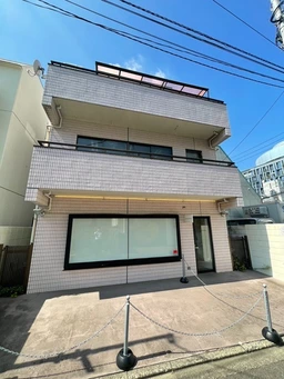 表参道駅徒歩2分！物販におすすめの路面店舗1階区画！外観