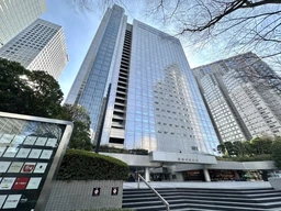 都庁向かいの好立地ビル　高層階レストランフロア