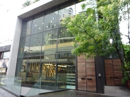 【外苑前】サービス店・クリニックに最適、スケルトン1階物件です