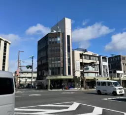 北大路駅 徒歩3分 北大路通の角地 1Fスケルトン物件 【重飲食可】外観