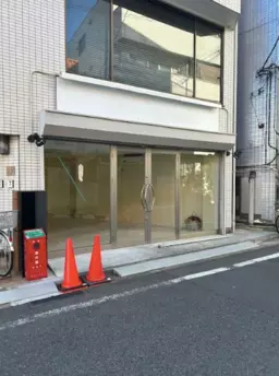 西小山駅 徒歩5分 スケルトン物件 【重飲食可】前面ガラス張り/ 看板取付スペースあり/ シャッター付き 、外観