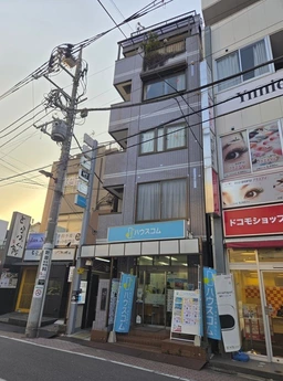 北千住東口の駅前１階物件！（本物件は前面道路に面しておらず、共用部分を入った奥側の区画となります。）外観