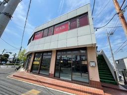 志木駅徒歩10分ユリノキ通り沿いの交差点の角地で視認性も良好です。軽飲食相談可。駐車場もございます。(別途契約要)外観