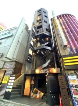 JR山手線「新宿」駅東南口徒歩3分/東京メトロ「新宿三丁目」駅徒歩1分