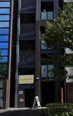 神保町駅 徒歩5分◆千代田通り沿い◆神保町三井ビルディング目の前で視認性も大◆美容室の半居抜き◆地下鉄5線利用可◆外観