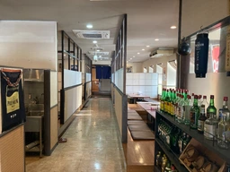 竹ノ塚駅から徒歩圏内、赤山街道沿い外観