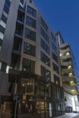 表参道駅 徒歩4分◆国道246号から入ってスグ◆ダクト設置済◆重飲食相談可◆サービス店舗にも最適◆5年未満解約不可◆