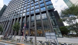 日本橋交差点角地！東京メトロ日本橋駅直結前面ガラス張りで視認の良い路面店舗です！