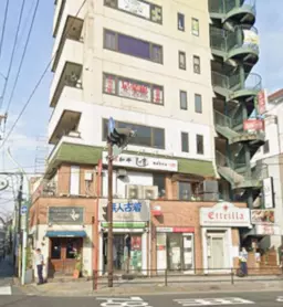 石川町 徒歩3分◆本牧通り沿い『リセンヌ小路』の角で視認性大◆タイルカーペット敷で即開業可能◆サービス店舗におすすめ◆外観