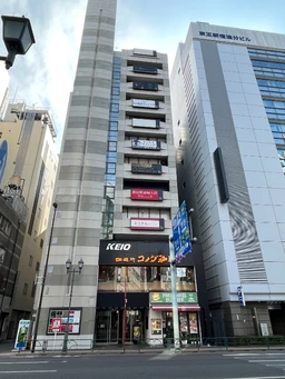 新宿三丁目交差点すぐ、明治通り沿い、飲食相談