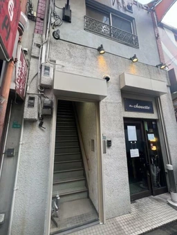 京橋駅 徒歩1分 京橋さくら通り沿い 2F店舗物件 【飲食可】外観