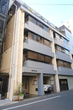 ◆岩本町駅徒歩４分◆クリニック・教室・サービス店舗ご相談可！◆更新料なし◆事務所仕様◆EVあり・共用部に男女別トイレ外観