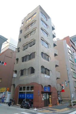 ◆神田駅徒歩５分◆コンクリート打ちっ放しデザイナーズ◆クリニック・美容系サロン・サービス店舗ご相談可◆営業時間制限なし外観