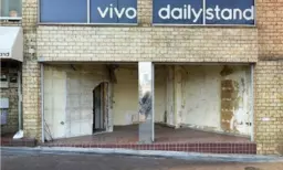 四ツ谷駅徒歩1分!新宿通り四谷見附交差点沿い1階の好立地物件になります。550,000円（税別）