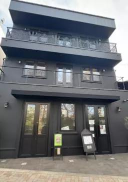 三鷹駅 徒歩7分 スケルトン物件 【飲食可】外観