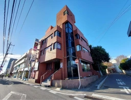 北小金駅徒歩１分！ホームからも視認可能な駅前１階店舗！スケルトンで使いやすい間取り！外観