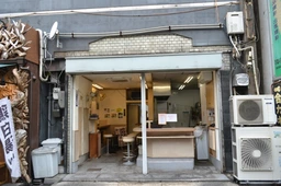 西中島南方駅 徒歩2分 1F 現況:そば・うどん・麺類 飲食居抜き物件 【駅前通りに面する】外観