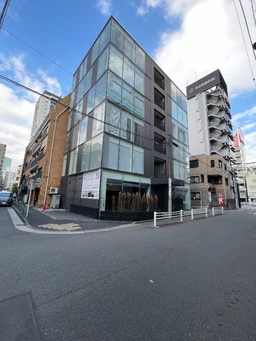 麻布十番エリアの築浅ビル、外観内観ともに美麗