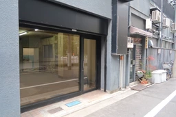 ◆浅草橋駅徒歩2分◆路面店・全面ガラス張り◆美容室跡地◆美容系サロン・整体・物販にオススメ！◆トイレ・キッチン付き