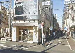 一橋学園駅徒歩1分　飲食可　商店街通り　⾓地につき視認性良好外観