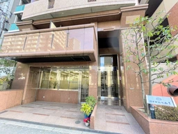 希少な1階路面店です!レイアウトしやすい整形間取り!大きな窓で視認性も抜群!