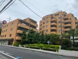 ■成城学園前駅 徒歩18分 バス13分 バス停 成城八丁目 徒歩3分 現況:事務所仕様【飲食不可、営業時間9-21時】