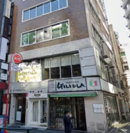 六本木駅5番出口 徒歩1分 六本木通り沿い角地 2F《B区画》居酒屋居抜き物件 【飲食可】