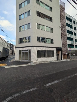 1フロア1貸室・サンノミヤ駅徒歩5分圏内外観