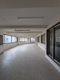 1フロア1貸室・サンノミヤ駅徒歩5分圏内外観