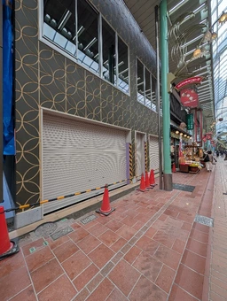 元町商店街に面する店舗物件｜1階