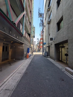 サンノミヤ駅とモトマチ駅の中間「トアロード」エリアの一画