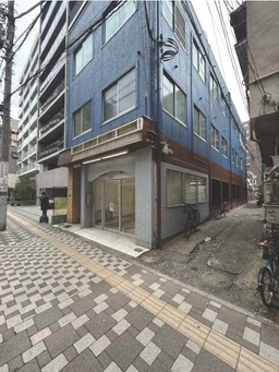 阪東橋駅徒歩4分　１階路⾯店舗