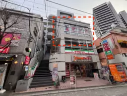 【浦和駅東口３分】３階５１.７坪。伊勢丹裏、商店街真ん中の立地。全面ガラス面。【飲食不可】外観