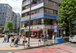 神保町駅 徒歩1分 スケルトン物件 【重飲食可】神保町駅前の交差点角地に面する希少な１階路面店です！