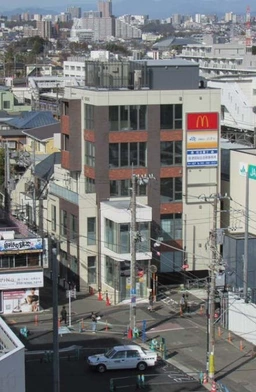 長津田駅徒歩1分　飲食不可　スケルトン渡し外観