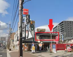 鶴見緑地駅 徒歩11分 府道8号沿い  造作譲渡無償 2Fカラオケ店居抜き物件 【飲食可】外観