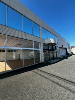 深谷市の貴重な17号線沿いロードサイド！ 現況・床・壁・天井あり 【業種相談】外観