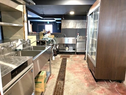 国立駅 徒歩3分 現況:ダイニングバー 飲食居抜き物件外観