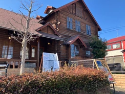 落ち着いた住宅街で目を引く外観と、こだわった美内装。