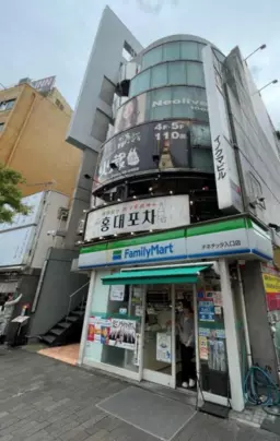 【KKM0316】川崎駅徒歩圏内！地下のため、窓無し！トイレ、シャワールーム有！外観