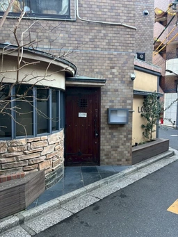六本木駅徒歩3分！お洒落な北欧デザインレストラン居抜き店舗外観
